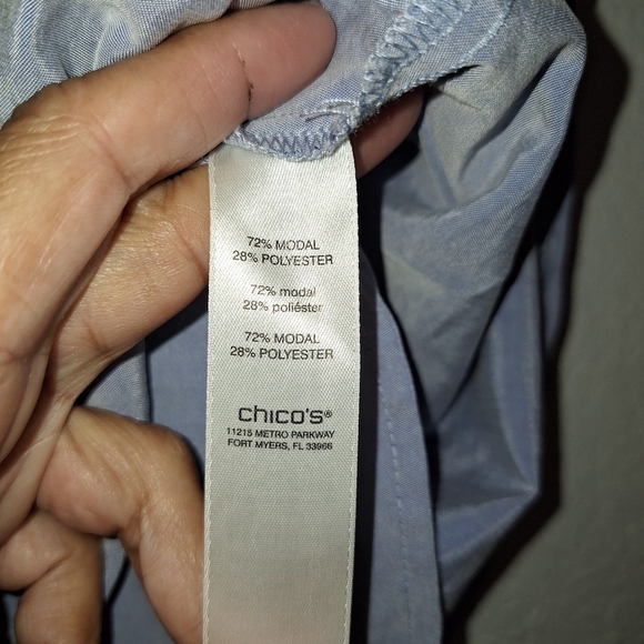 Chicos Women’s 2 Large Blue V Neck Button Up Blouse - Picture 8 of 8